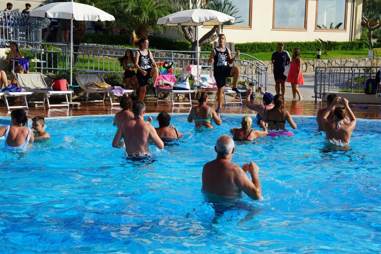 Hotel Scoglio Del Leone Zambrone Exteriör bild