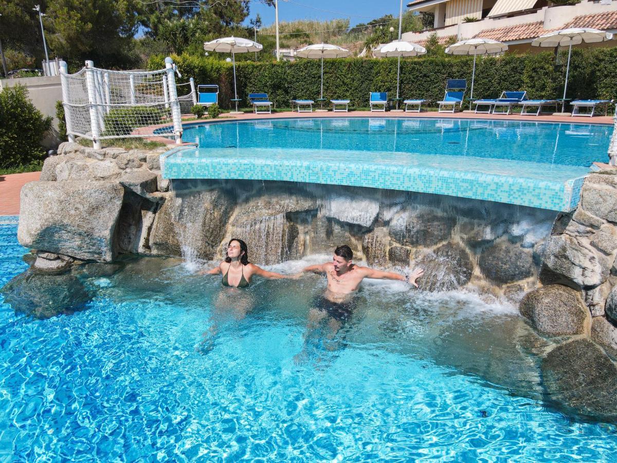 Hotel Scoglio Del Leone Zambrone Exteriör bild
