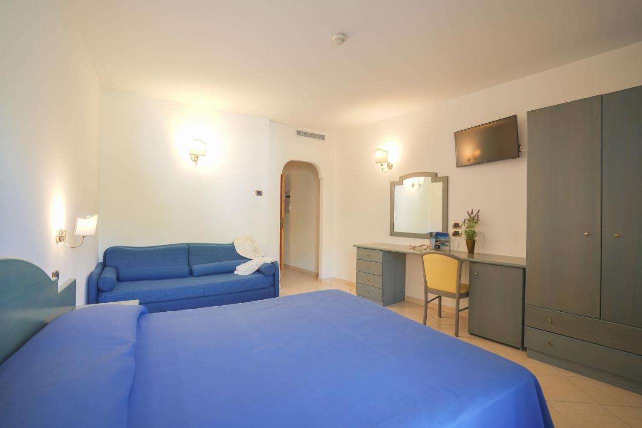 Hotel Scoglio Del Leone Zambrone Exteriör bild