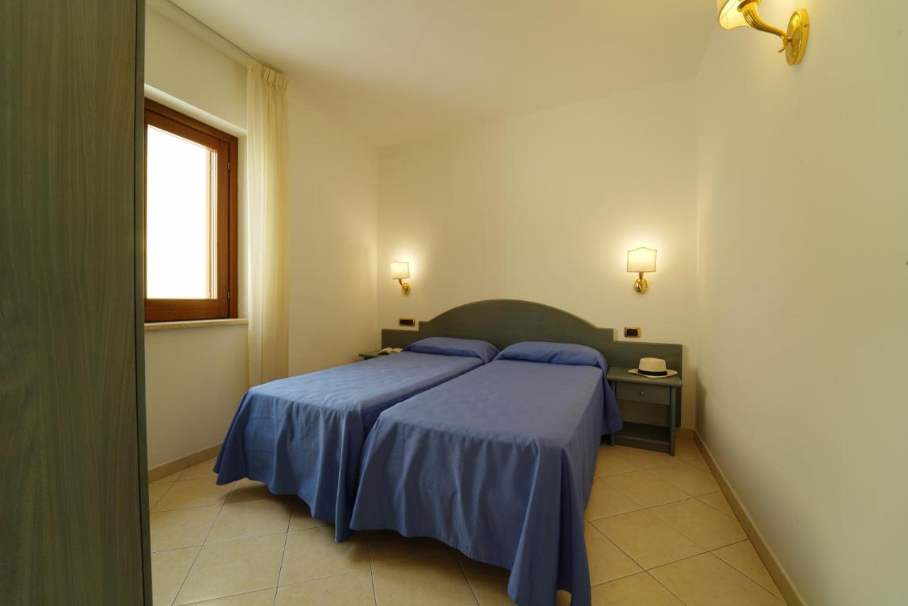 Hotel Scoglio Del Leone Zambrone Exteriör bild