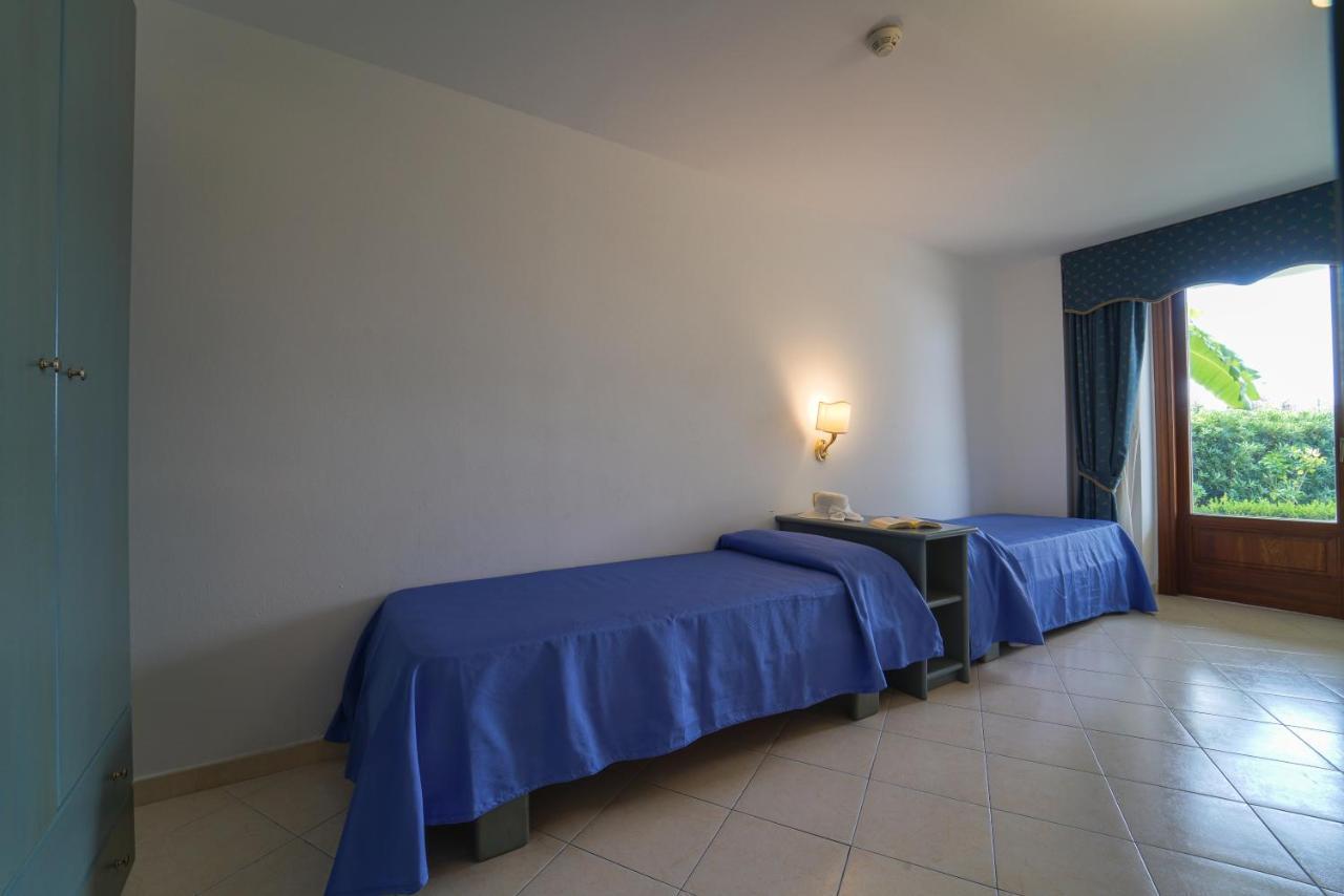 Hotel Scoglio Del Leone Zambrone Exteriör bild