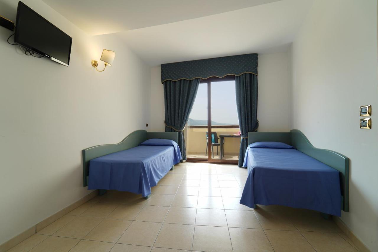 Hotel Scoglio Del Leone Zambrone Exteriör bild