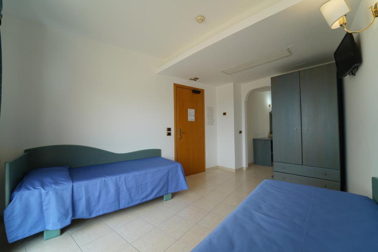 Hotel Scoglio Del Leone Zambrone Exteriör bild