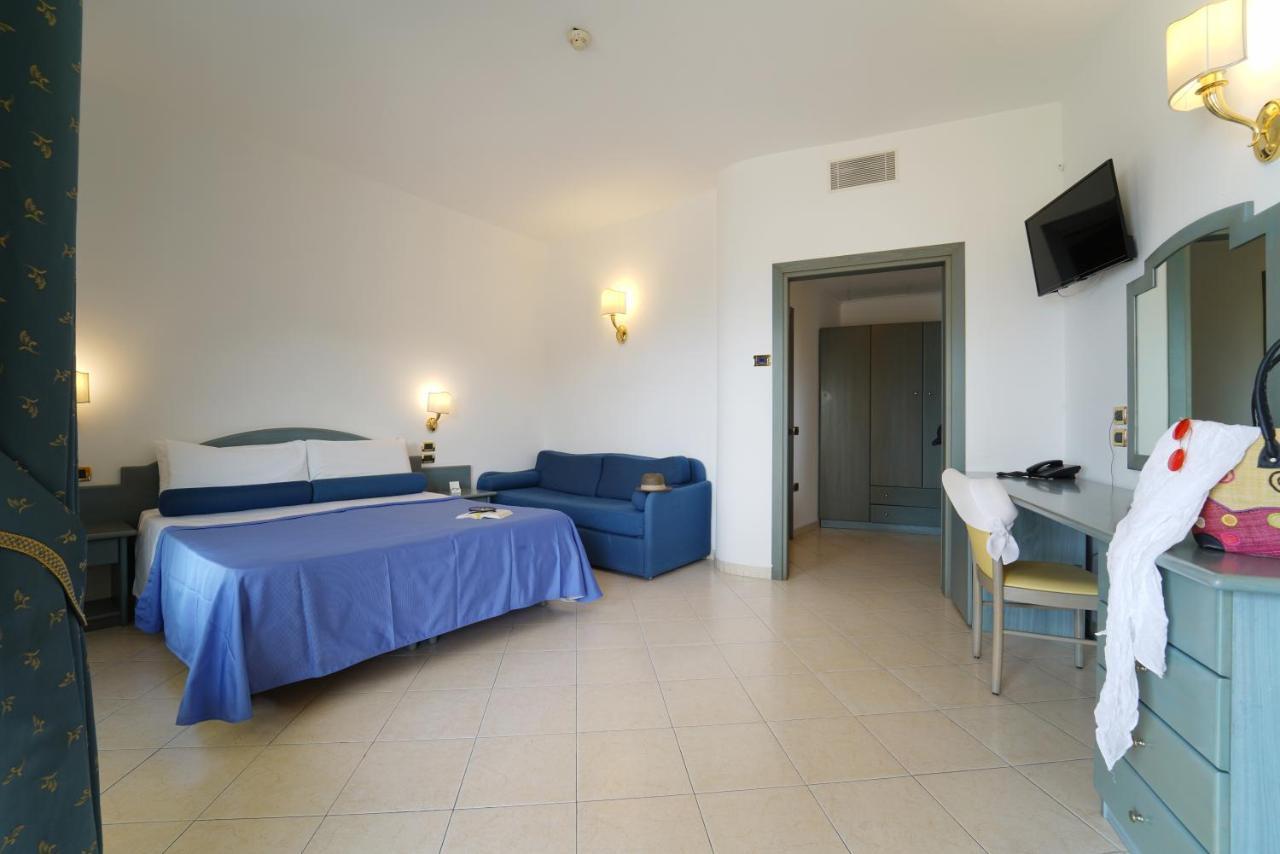 Hotel Scoglio Del Leone Zambrone Exteriör bild