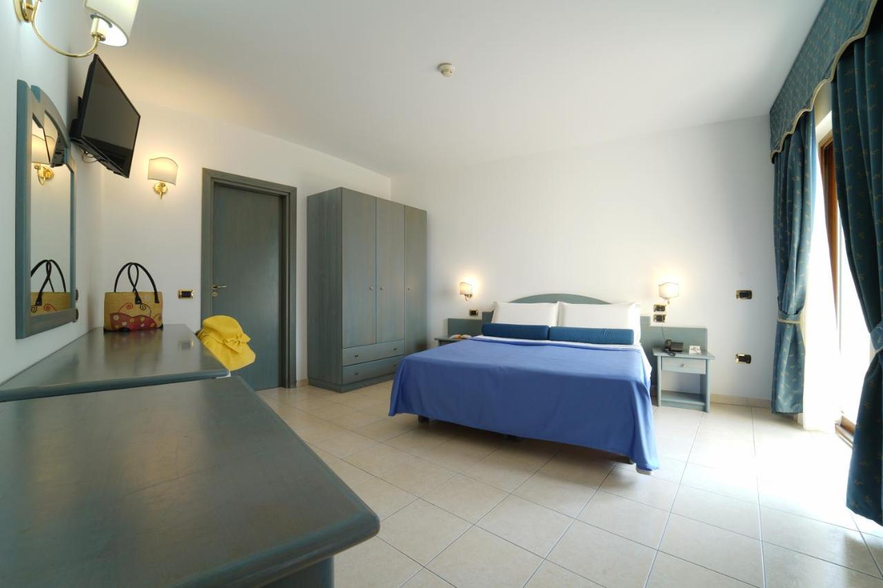 Hotel Scoglio Del Leone Zambrone Exteriör bild