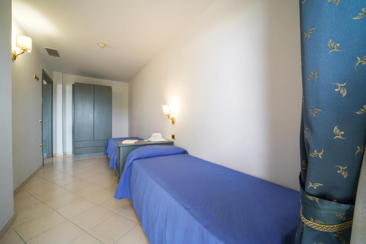Hotel Scoglio Del Leone Zambrone Exteriör bild