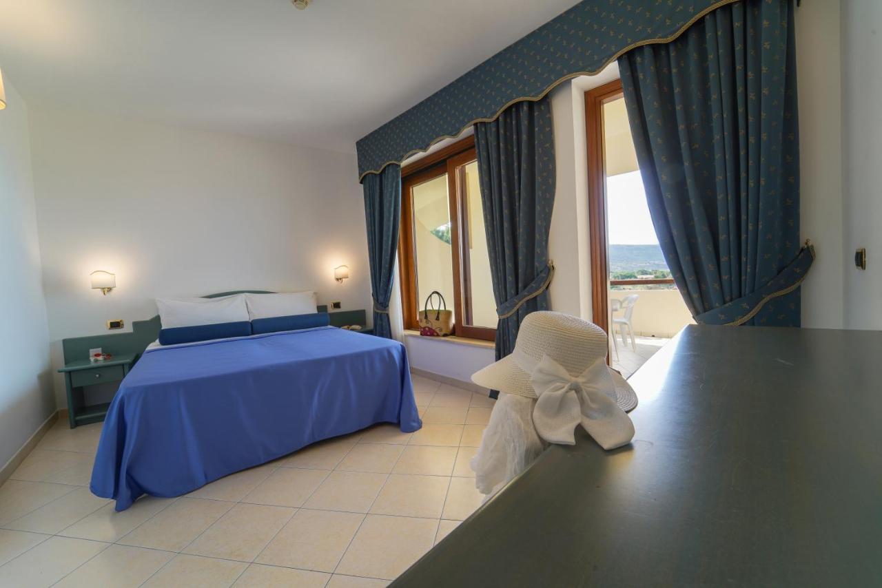 Hotel Scoglio Del Leone Zambrone Exteriör bild