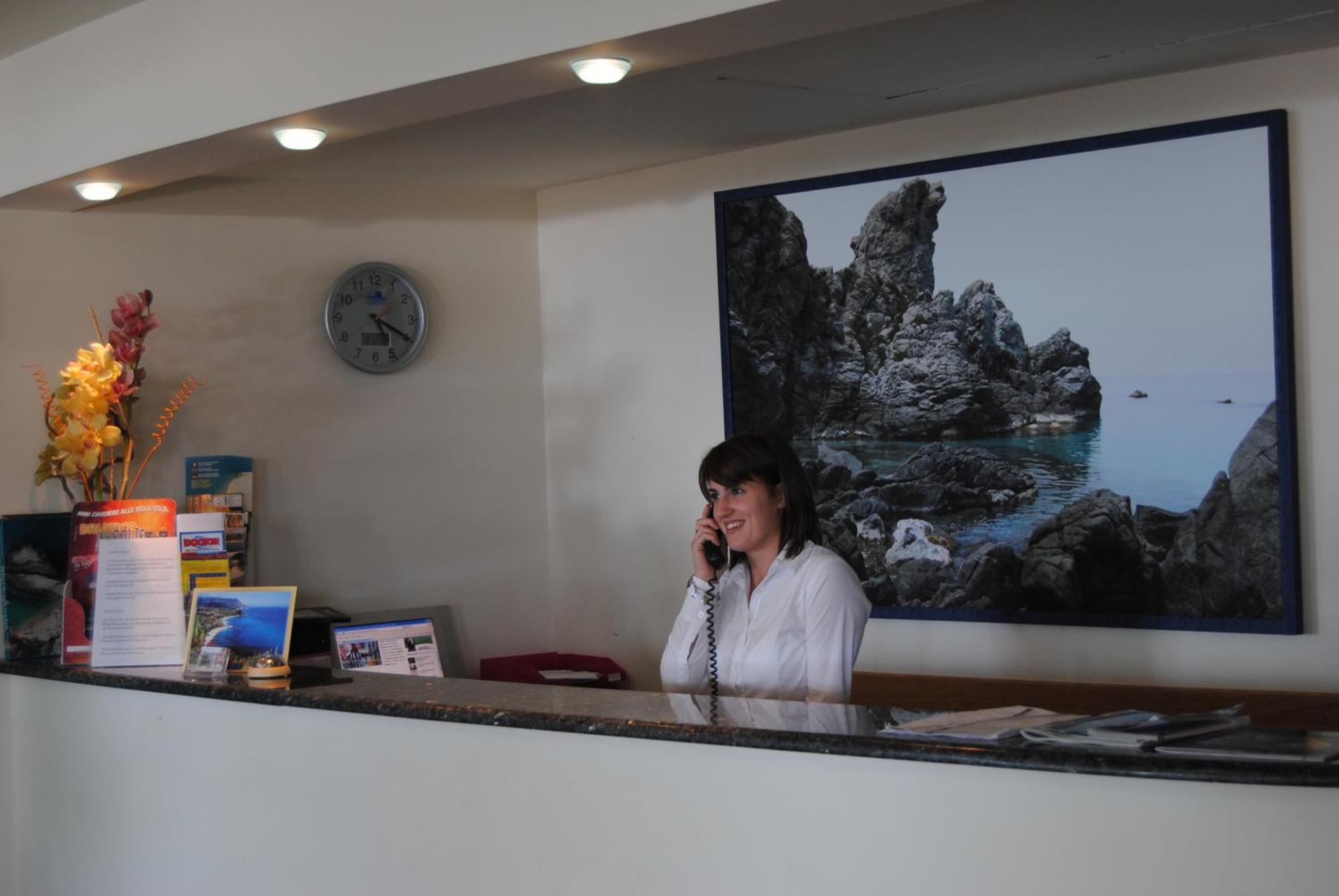 Hotel Scoglio Del Leone Zambrone Exteriör bild