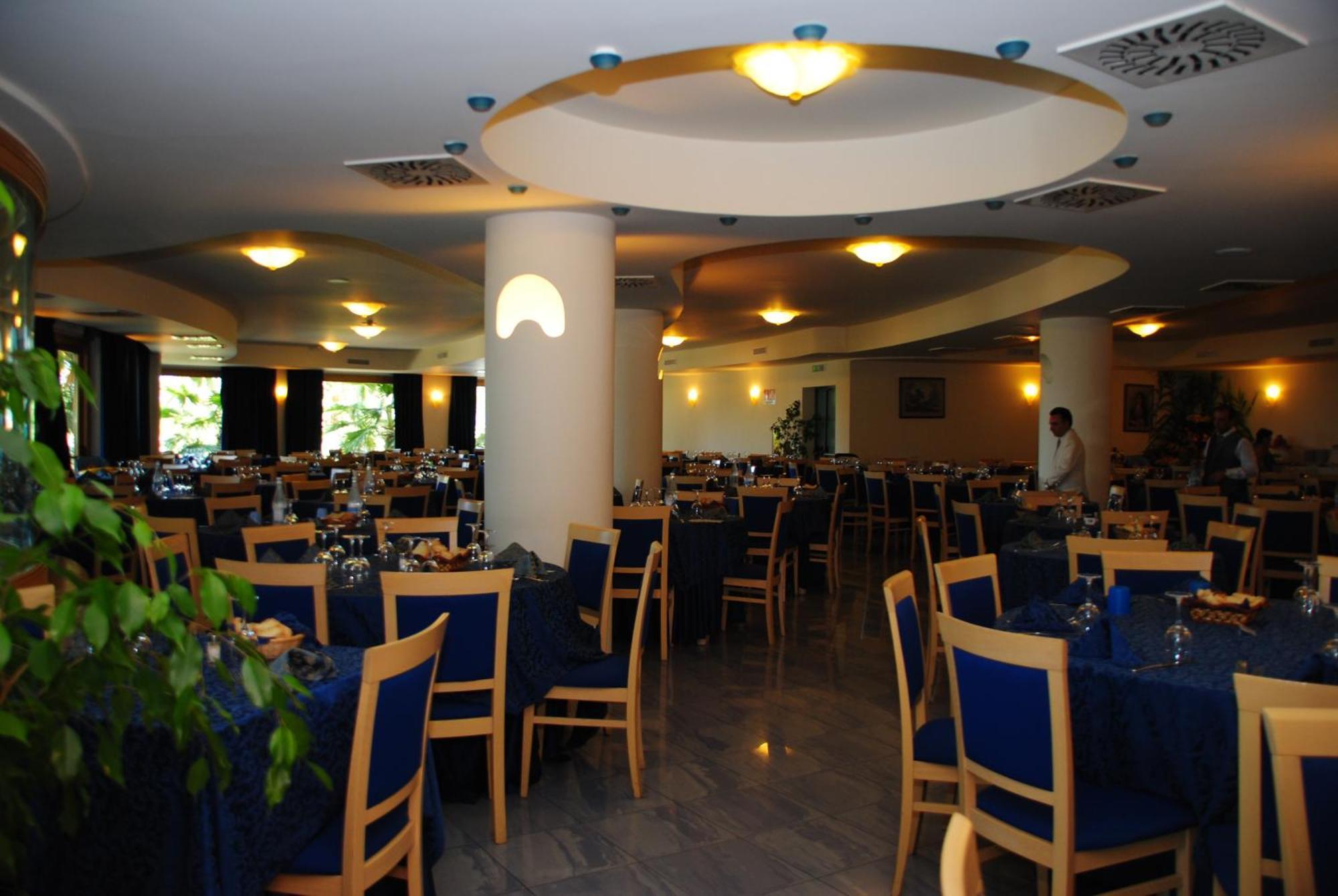 Hotel Scoglio Del Leone Zambrone Exteriör bild