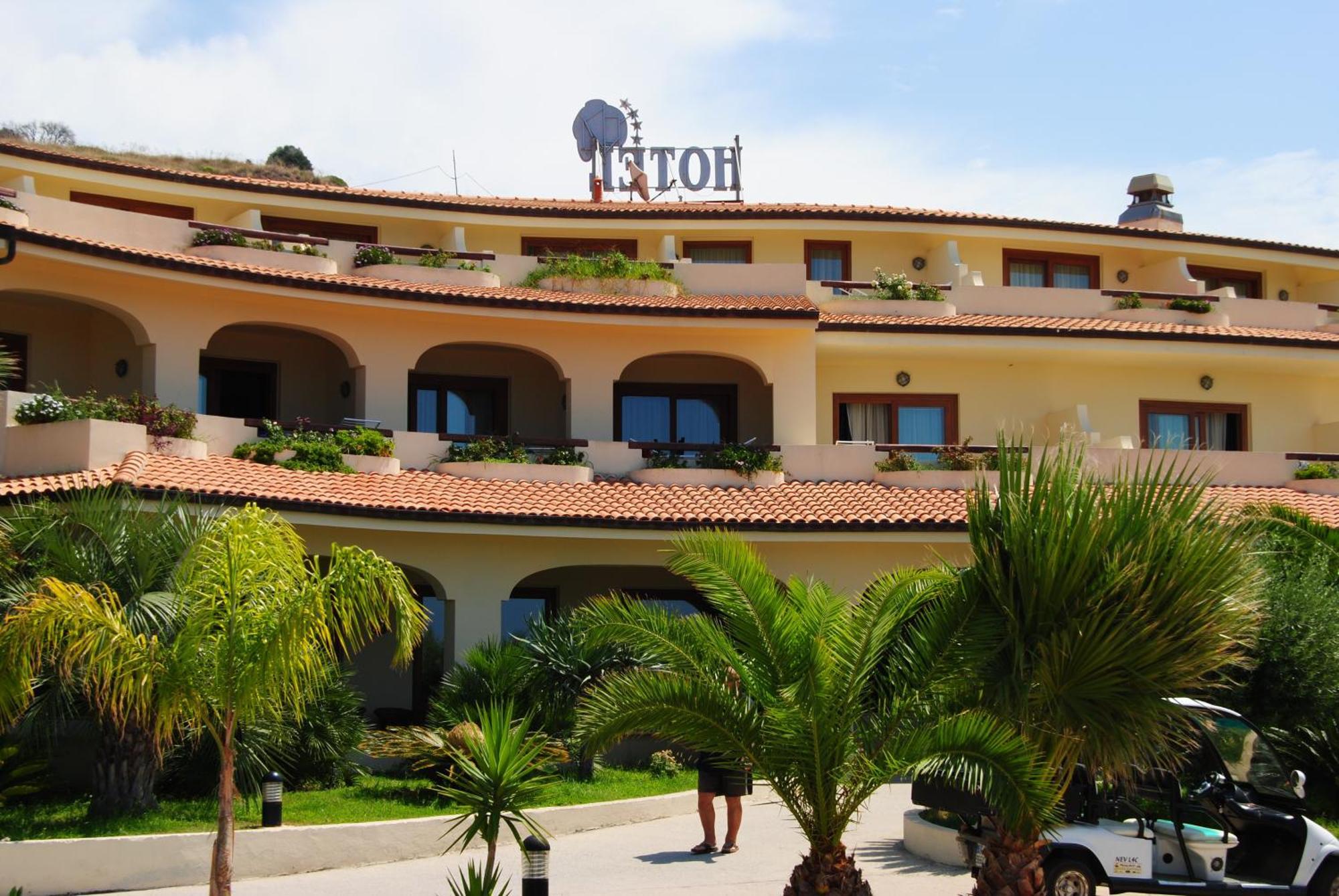 Hotel Scoglio Del Leone Zambrone Exteriör bild
