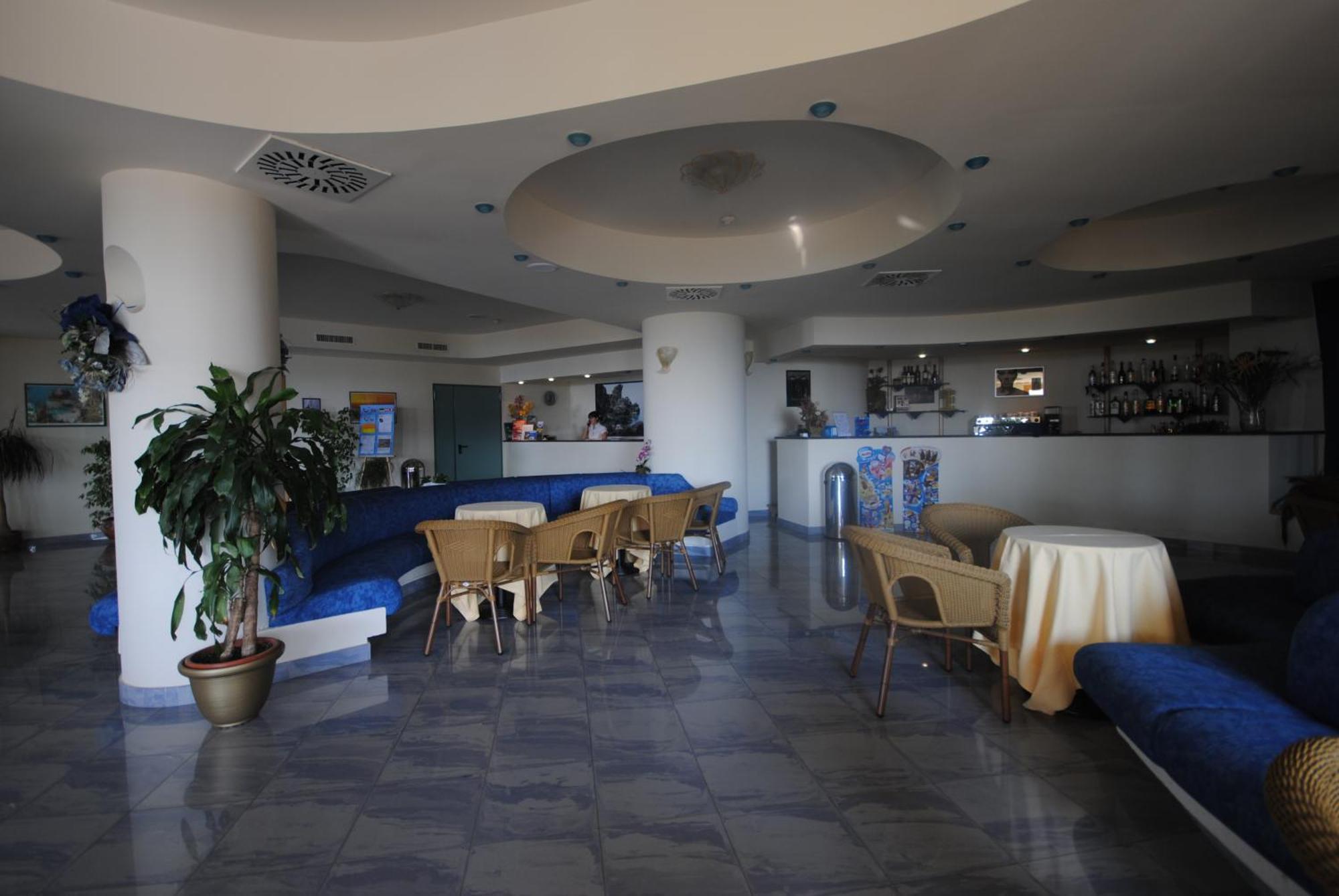 Hotel Scoglio Del Leone Zambrone Exteriör bild