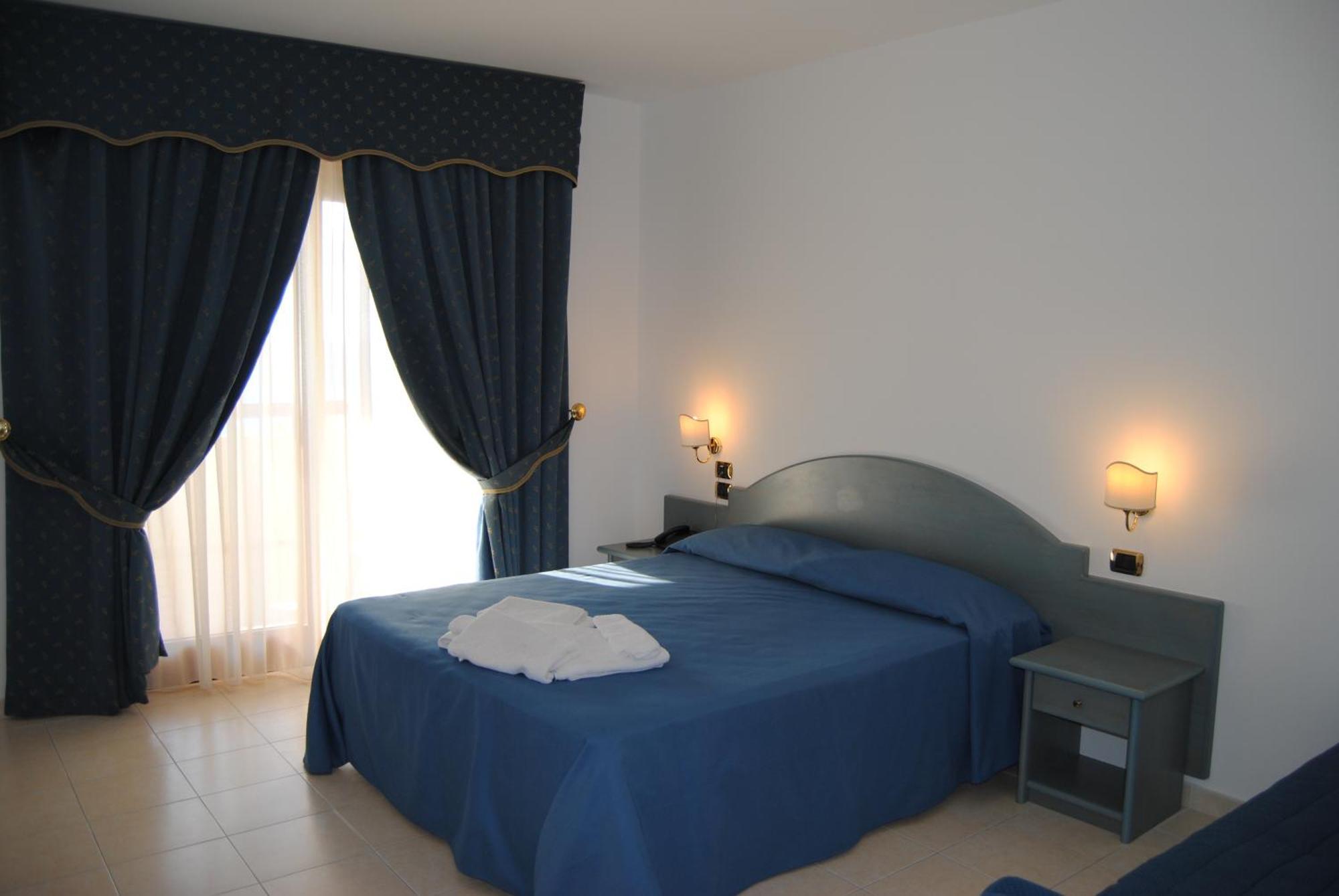 Hotel Scoglio Del Leone Zambrone Exteriör bild
