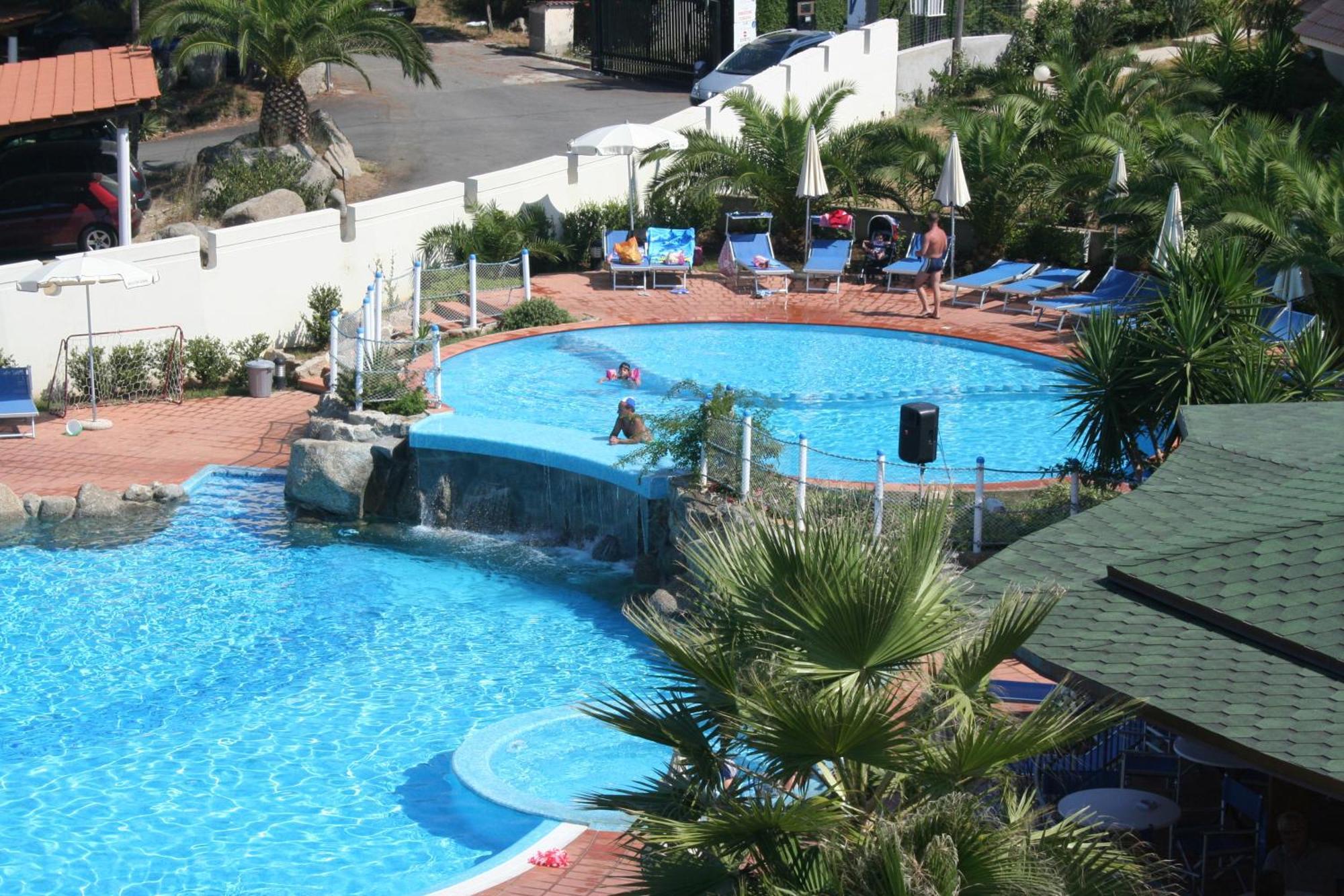 Hotel Scoglio Del Leone Zambrone Exteriör bild