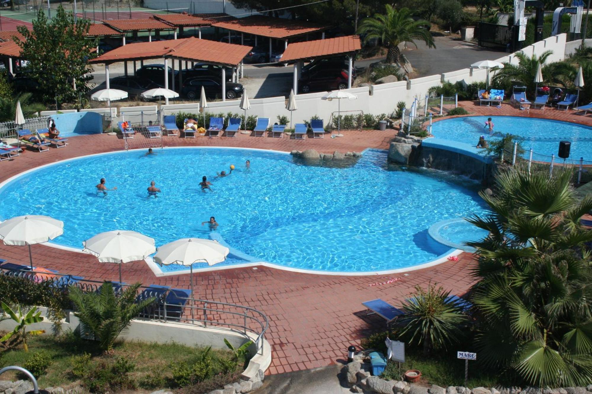Hotel Scoglio Del Leone Zambrone Exteriör bild