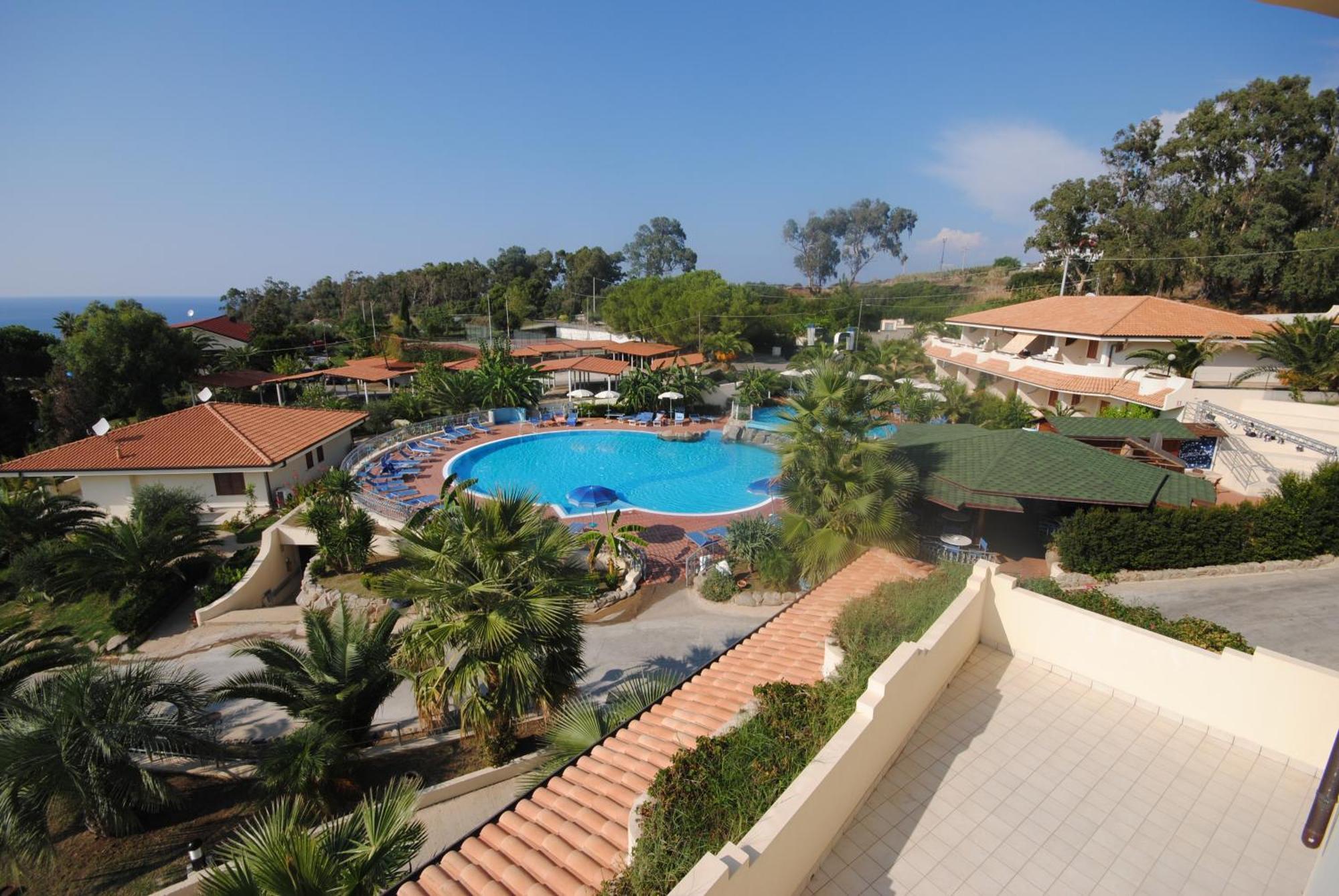 Hotel Scoglio Del Leone Zambrone Exteriör bild