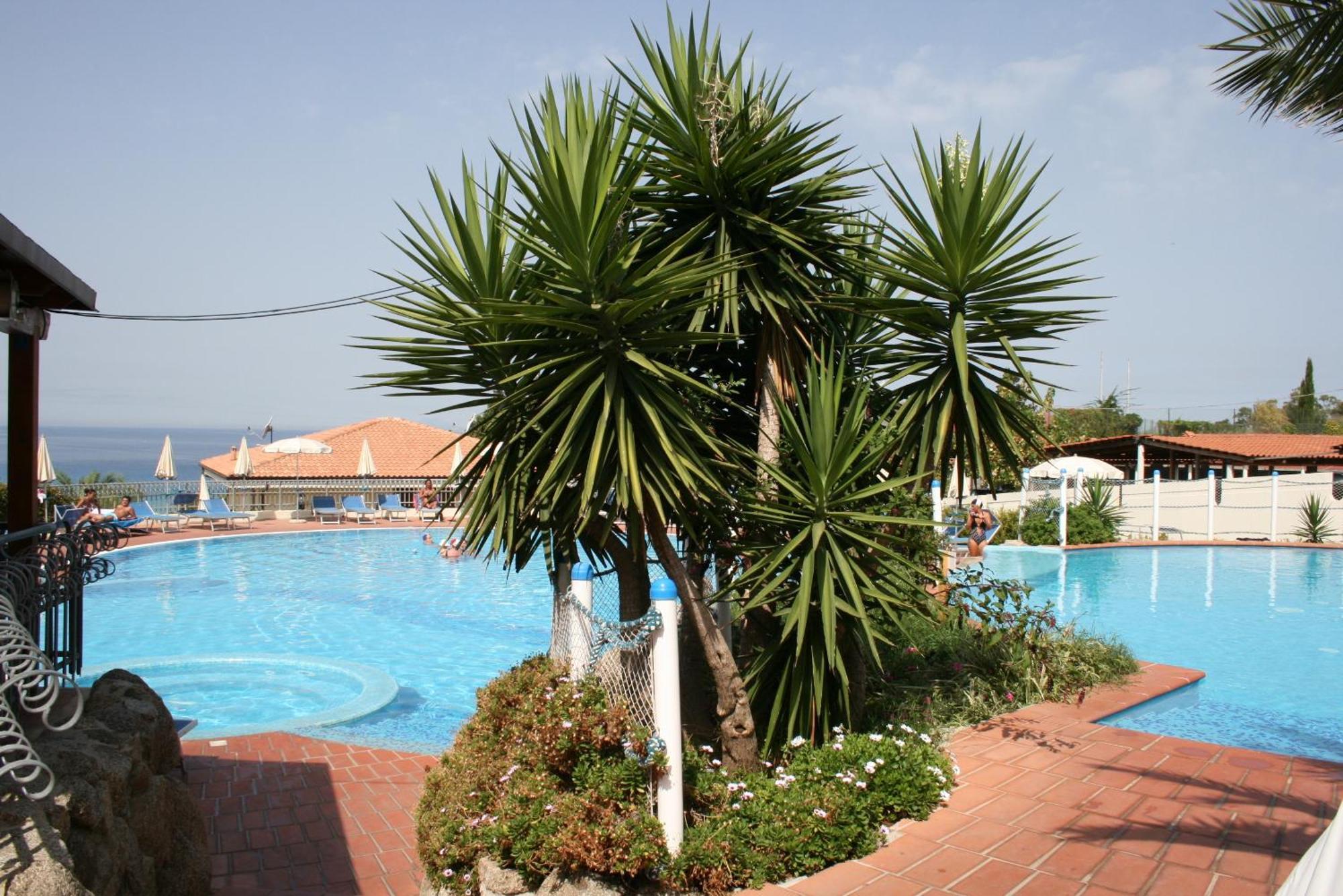 Hotel Scoglio Del Leone Zambrone Exteriör bild