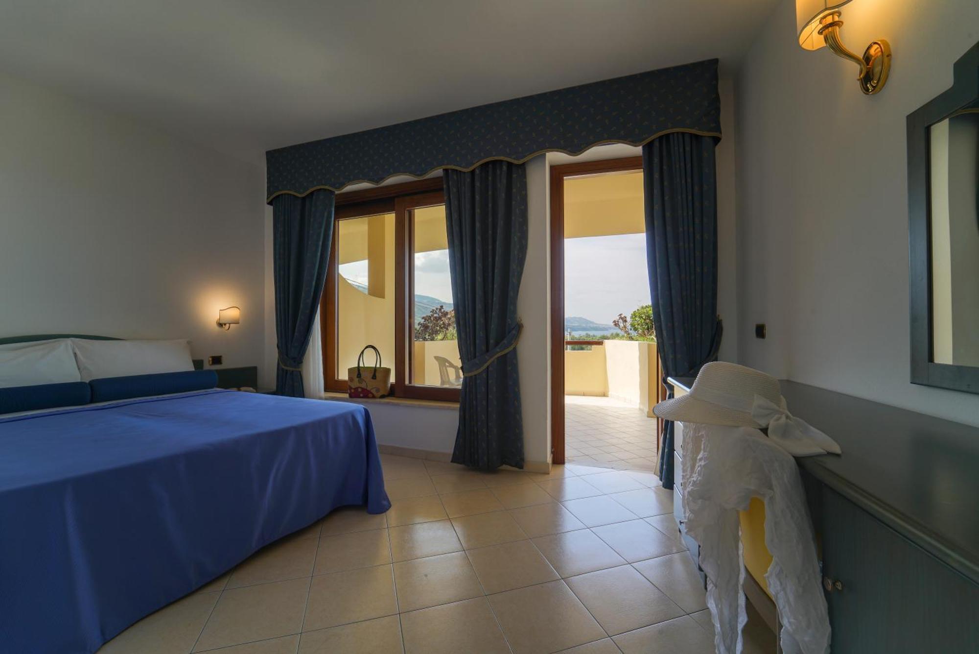 Hotel Scoglio Del Leone Zambrone Exteriör bild