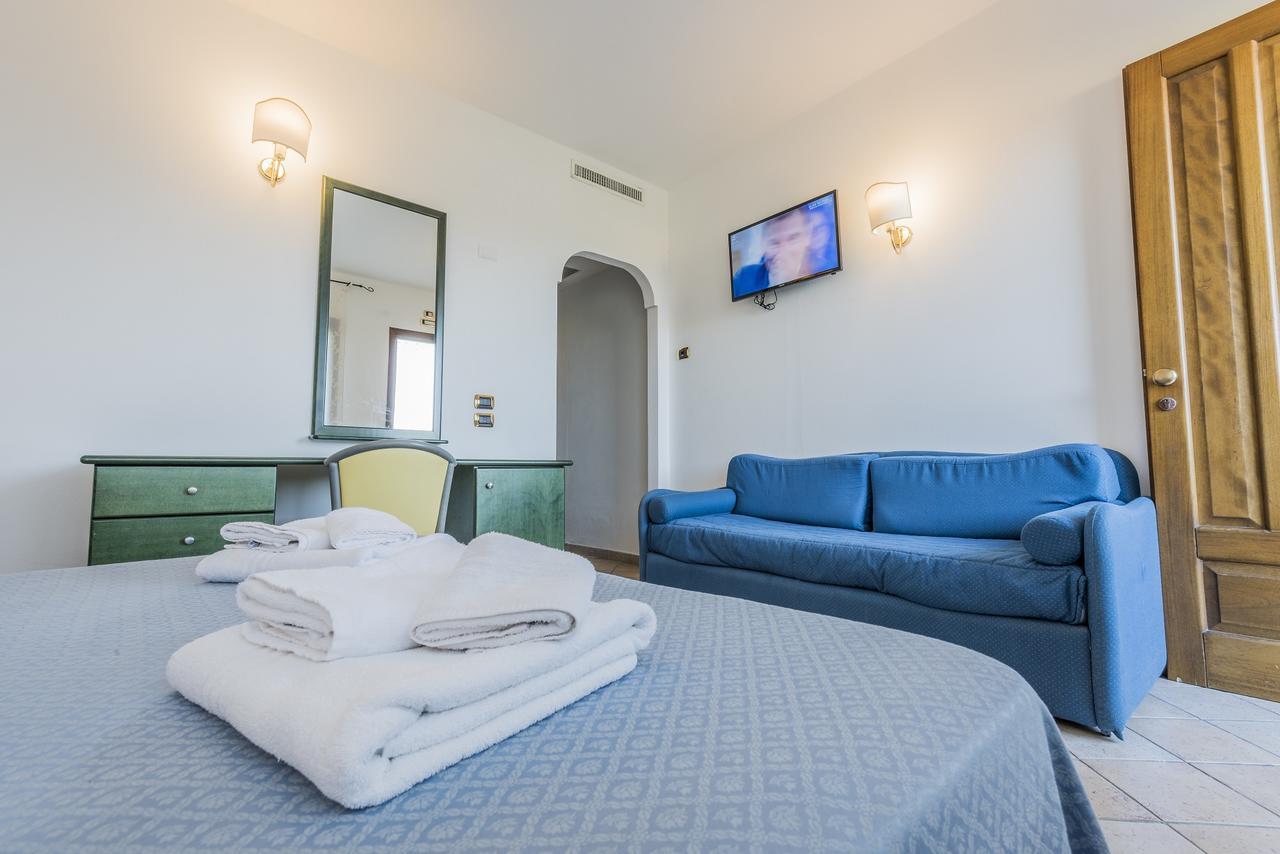Hotel Scoglio Del Leone Zambrone Exteriör bild