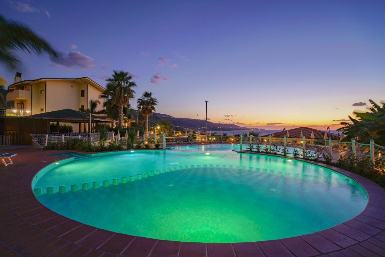 Hotel Scoglio Del Leone Zambrone Exteriör bild